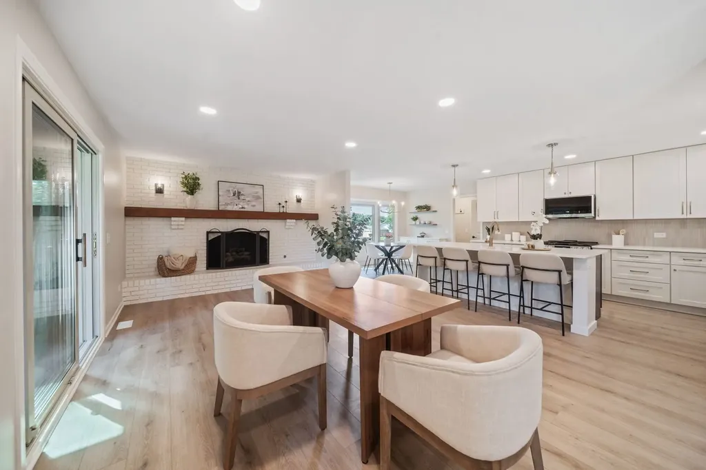 11S475 Walter Lane Naperville IL 60564