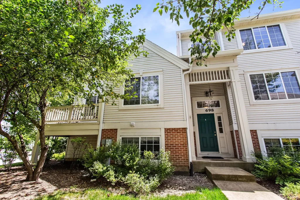 698 South Rosehall Lane Round Lake IL 60073