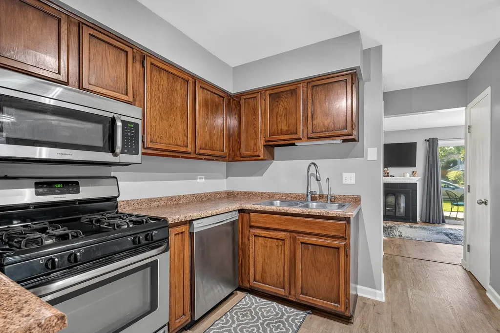 2s761 Grove Lane Warrenville IL 60555