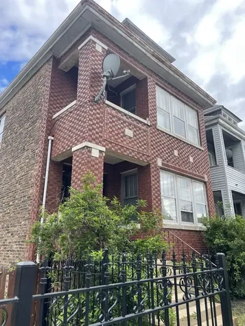 4027 South Maplewood Avenue Chicago IL 60632