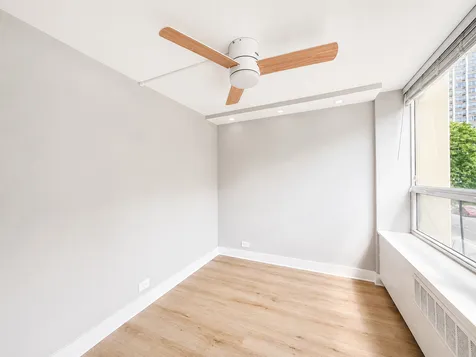 1355 North Sandburg Terrace Chicago IL 60610