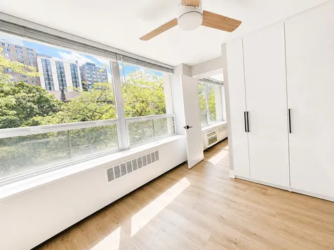 1355 North Sandburg Terrace Chicago IL 60610