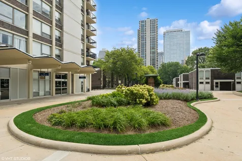 1355 North Sandburg Terrace Chicago IL 60610