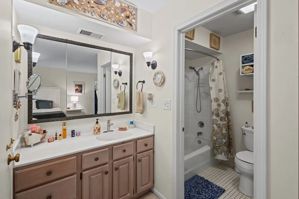 440 Raintree Court Glen Ellyn IL 60137