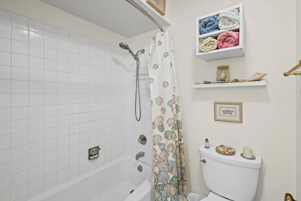440 Raintree Court Glen Ellyn IL 60137