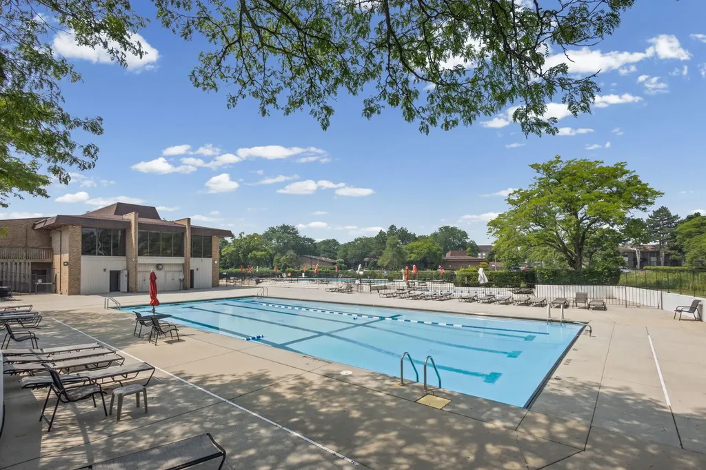 440 Raintree Court Glen Ellyn IL 60137