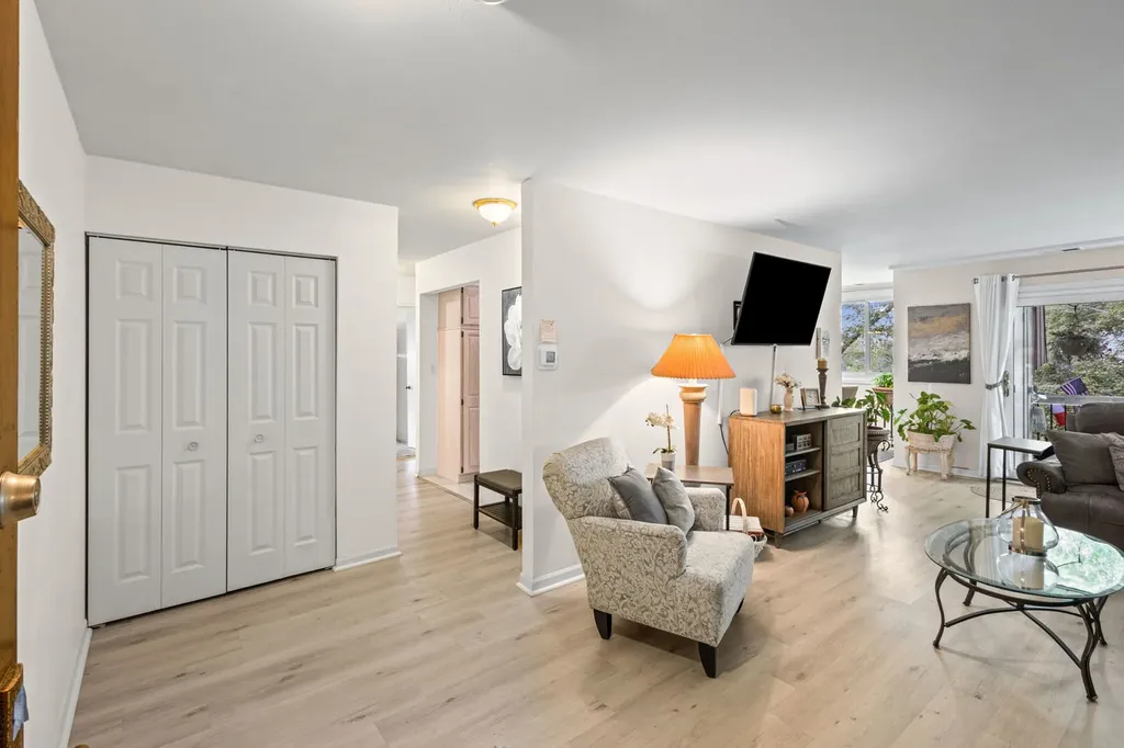 440 Raintree Court Glen Ellyn IL 60137