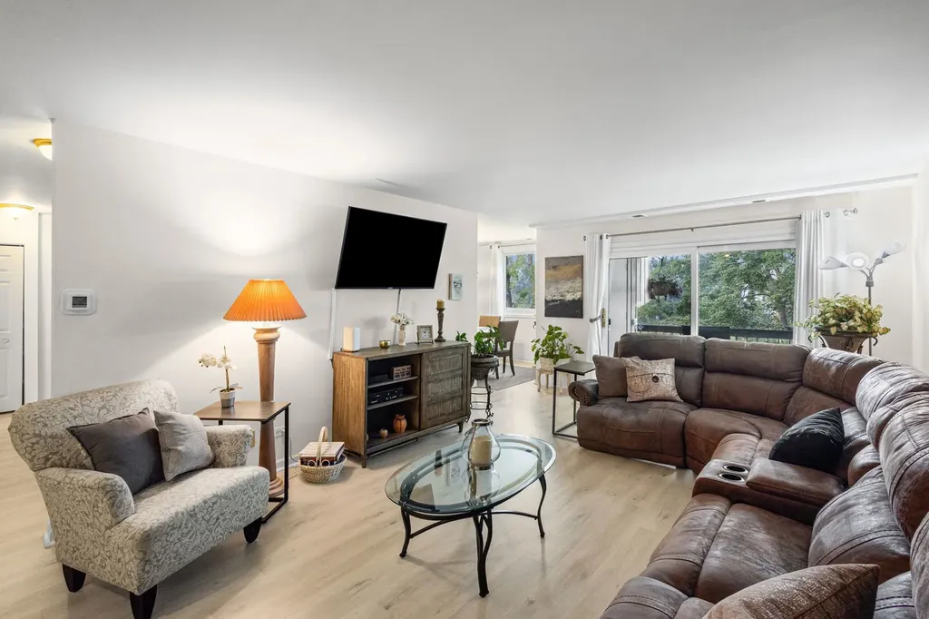 440 Raintree Court Glen Ellyn IL 60137