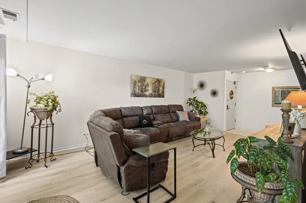 440 Raintree Court Glen Ellyn IL 60137