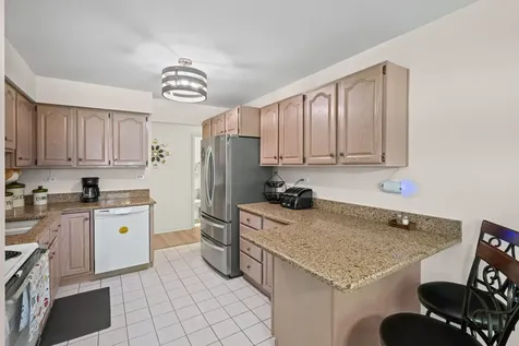 440 Raintree Court Glen Ellyn IL 60137