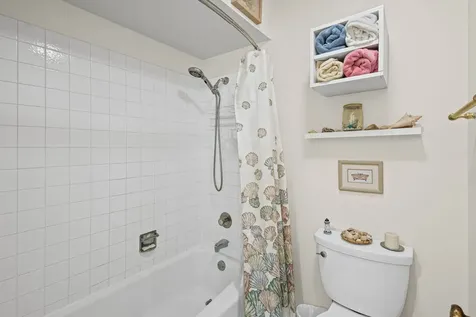 440 Raintree Court Glen Ellyn IL 60137