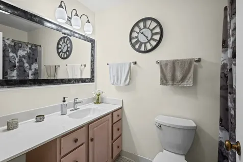 440 Raintree Court Glen Ellyn IL 60137