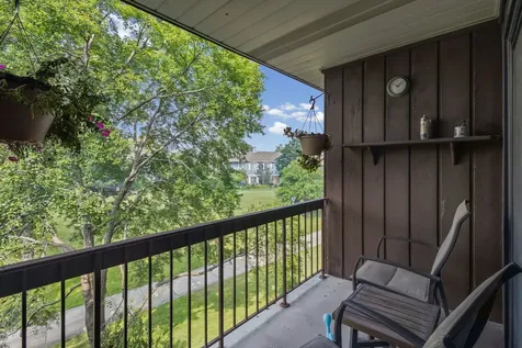 440 Raintree Court Glen Ellyn IL 60137