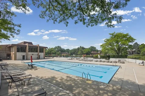 440 Raintree Court Glen Ellyn IL 60137