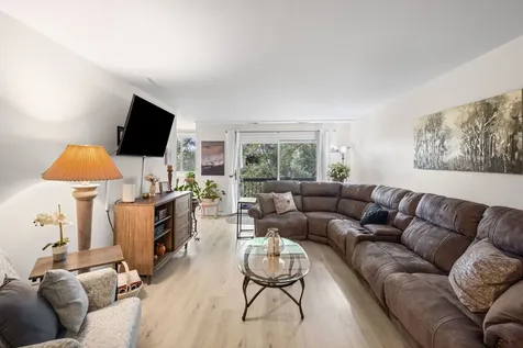 440 Raintree Court Glen Ellyn IL 60137