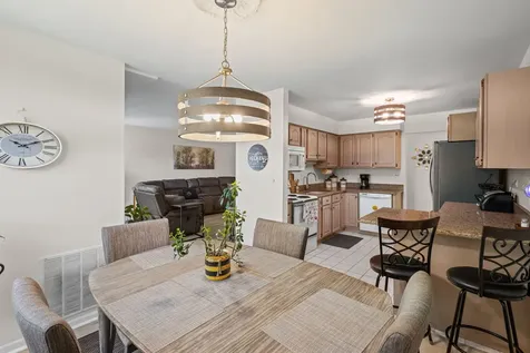 440 Raintree Court Glen Ellyn IL 60137
