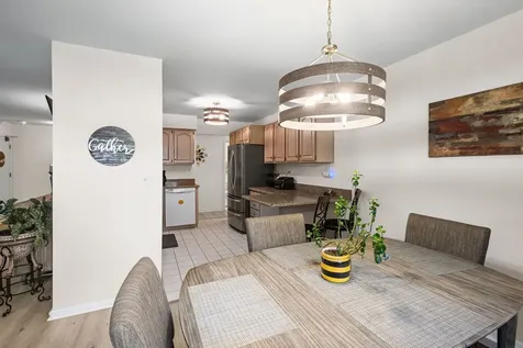 440 Raintree Court Glen Ellyn IL 60137