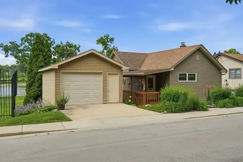 642 Wellington Avenue Elgin IL 60120