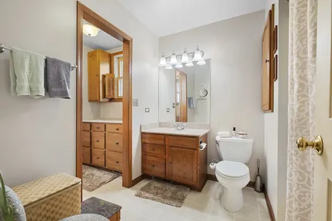 642 Wellington Avenue Elgin IL 60120