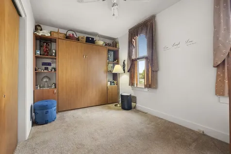 642 Wellington Avenue Elgin IL 60120