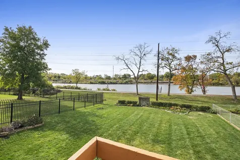 642 Wellington Avenue Elgin IL 60120