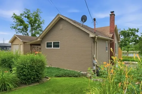642 Wellington Avenue Elgin IL 60120