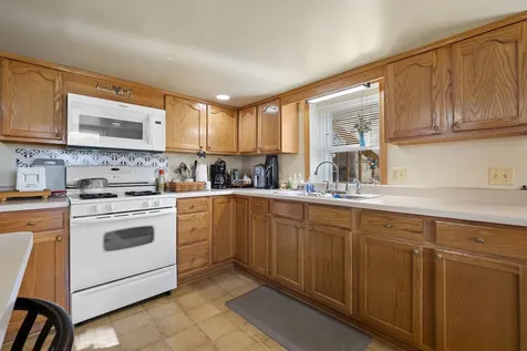 642 Wellington Avenue Elgin IL 60120