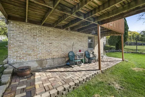 642 Wellington Avenue Elgin IL 60120
