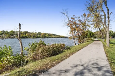 642 Wellington Avenue Elgin IL 60120