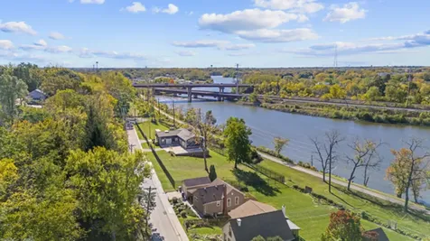 642 Wellington Avenue Elgin IL 60120