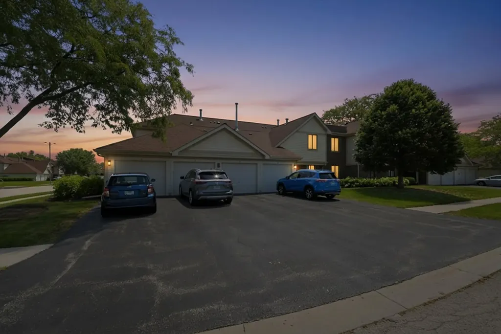 831 East Carriage Lane Palatine IL 60074