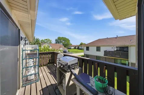 831 East Carriage Lane Palatine IL 60074