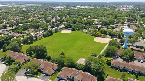 831 East Carriage Lane Palatine IL 60074