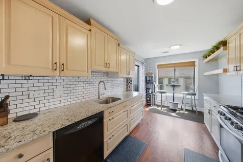 831 East Carriage Lane Palatine IL 60074