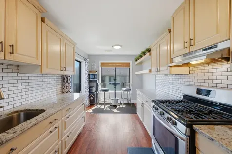 831 East Carriage Lane Palatine IL 60074