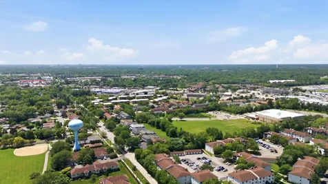 831 East Carriage Lane Palatine IL 60074