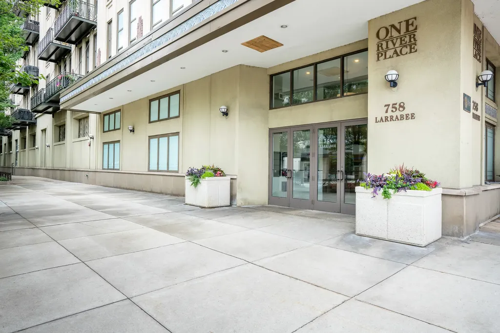 758 North Larrabee Street Chicago IL 60654