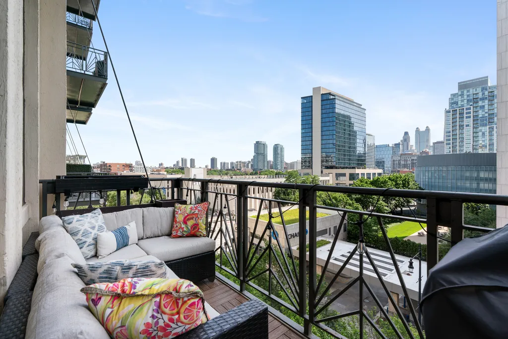 758 North Larrabee Street Chicago IL 60654