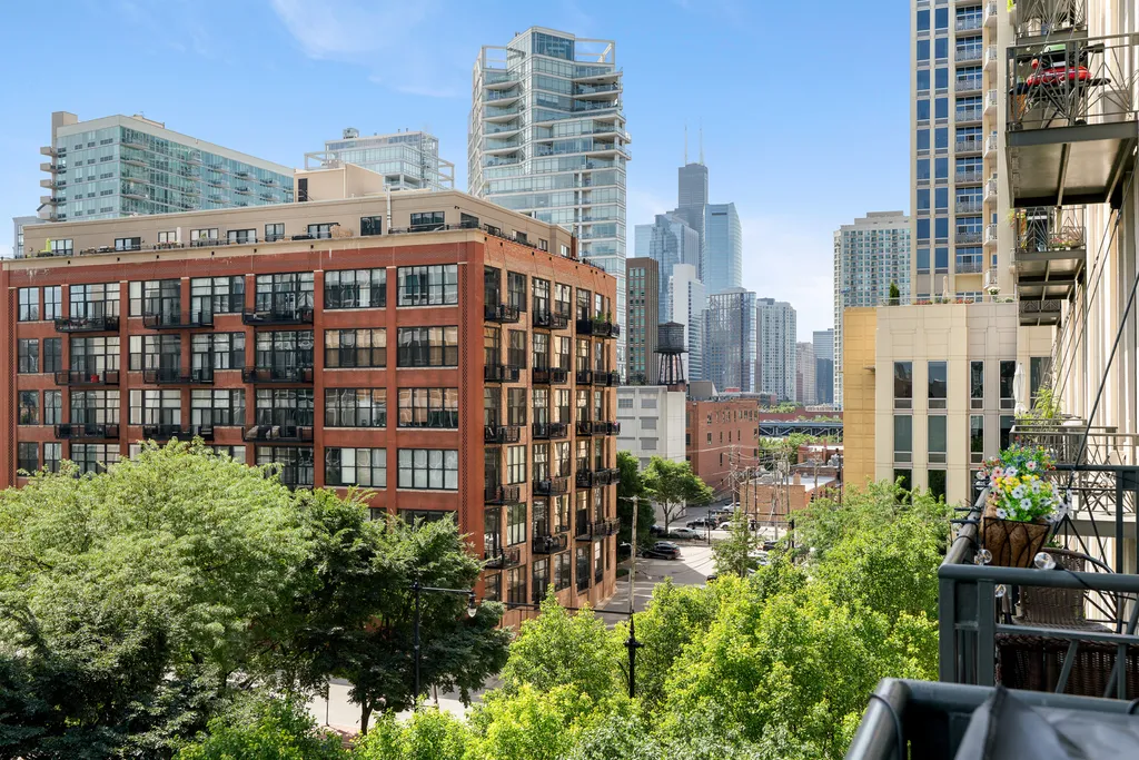 758 North Larrabee Street Chicago IL 60654