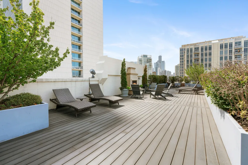 758 North Larrabee Street Chicago IL 60654