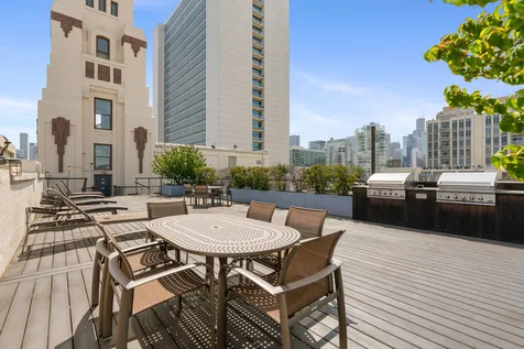 758 North Larrabee Street Chicago IL 60654