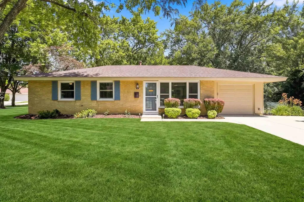 924 Bradford Lane Schaumburg IL 60193