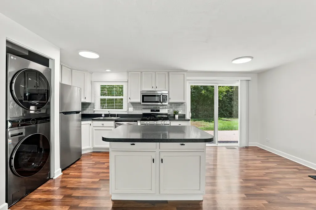 924 Bradford Lane Schaumburg IL 60193