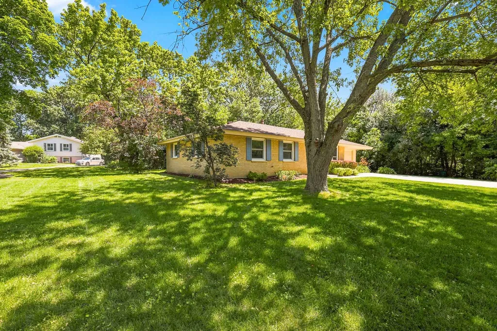 924 Bradford Lane Schaumburg IL 60193