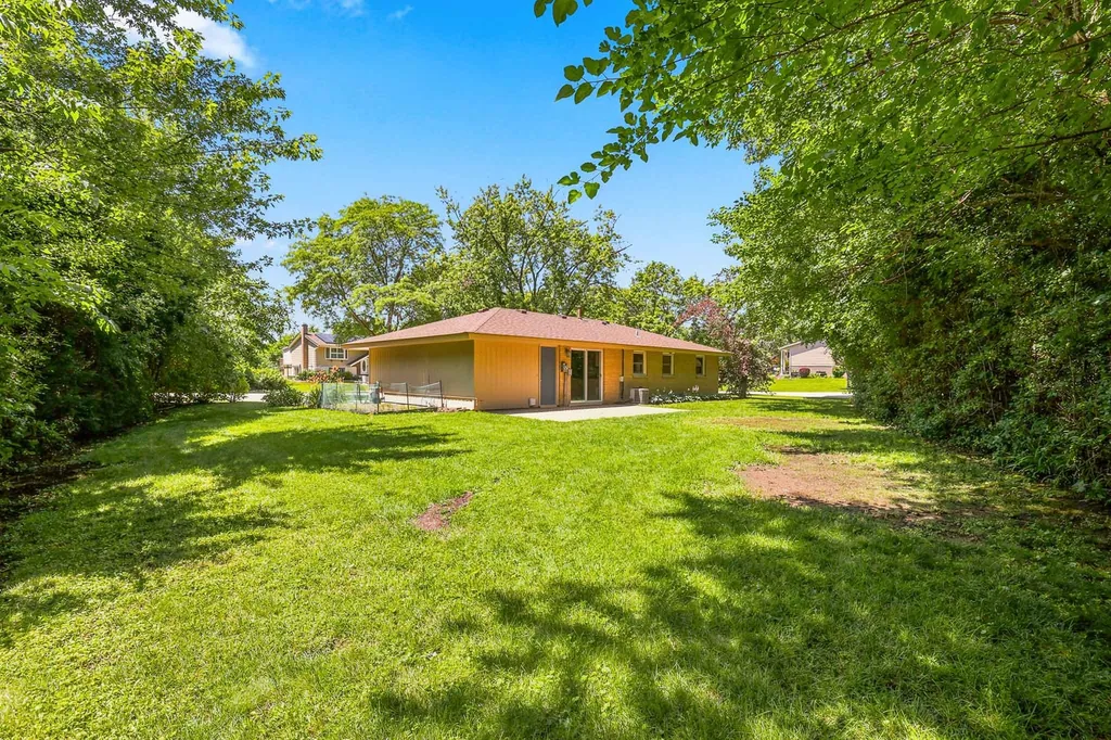 924 Bradford Lane Schaumburg IL 60193