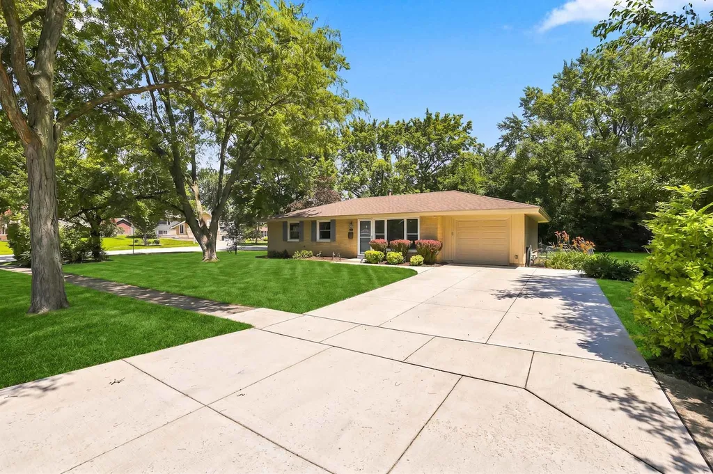 924 Bradford Lane Schaumburg IL 60193
