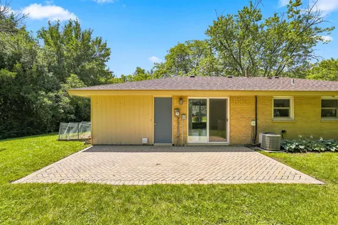 924 Bradford Lane Schaumburg IL 60193