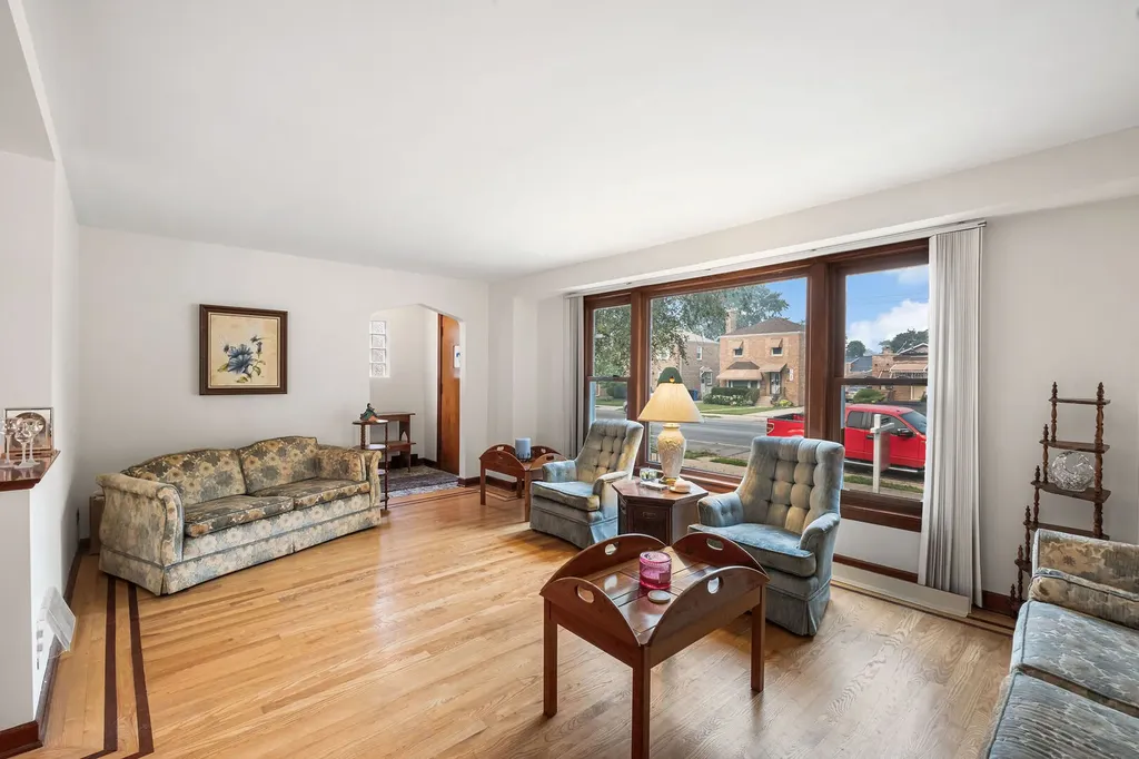 5038 North Nagle Avenue Chicago IL 60630