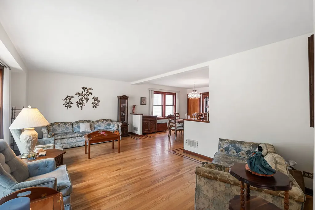5038 North Nagle Avenue Chicago IL 60630