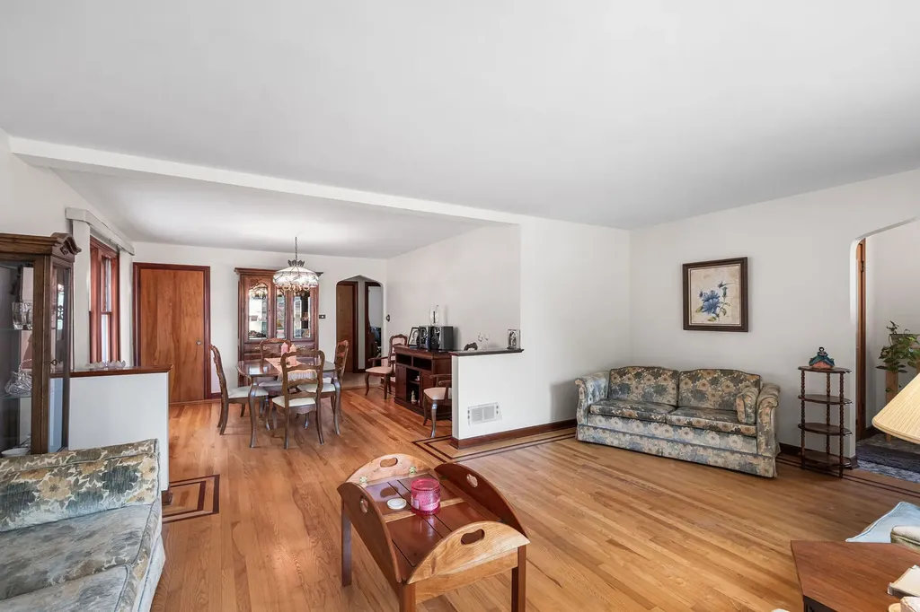 5038 North Nagle Avenue Chicago IL 60630